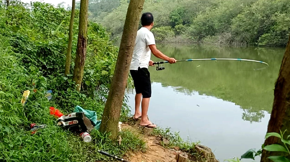 高压线下防垂钓智能警示杆有效预防钓鱼触电