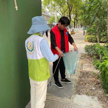 “商業(yè)銀發(fā)”助燃“青春之火”