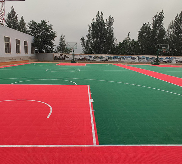 幼兒園拼裝地板退色該怎么辦，正不正常的呢？