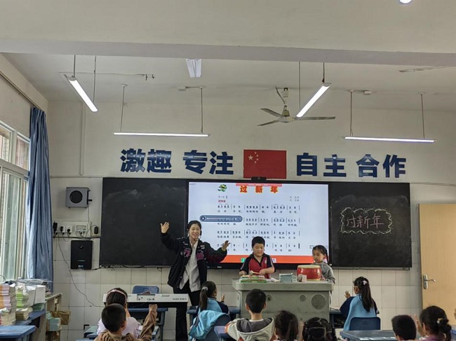 内江八小:听评促成长，共筑桃李香