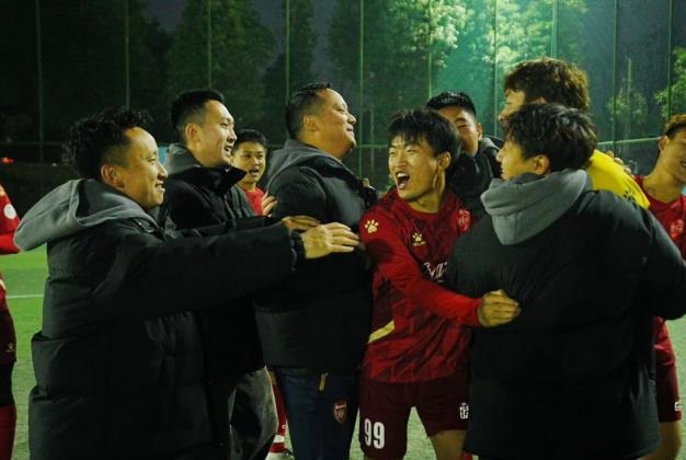 中粮可口可乐四川雄起足球队问鼎市级联赛 实现年度“三连冠”