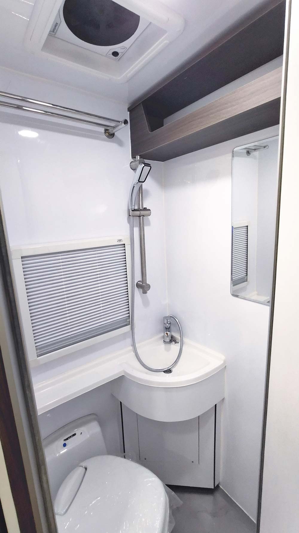 大通V90 C型 大额头 后双胎 自动档