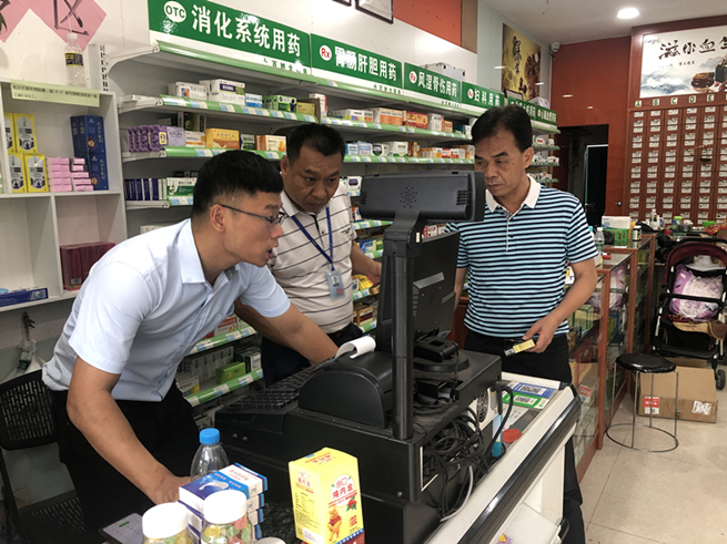 坚守岗位不松弦 海南省保亭县全力守护“五一”市场监管