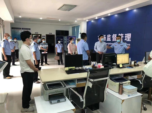 海南省保亭县委书记率队调研县市场监管工作
