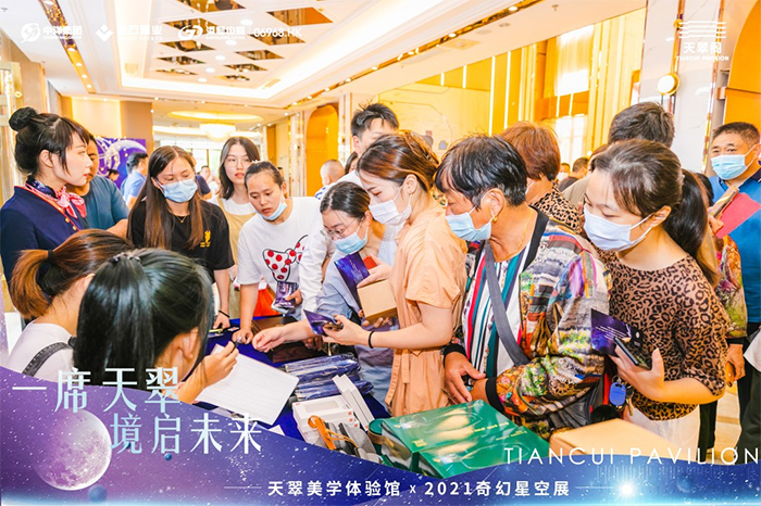 CQ9电子房地产，庆国庆“一串红”