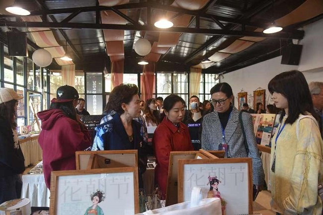两岸高校艺术交流璀璨绽放 川台联展共筑文化新桥梁