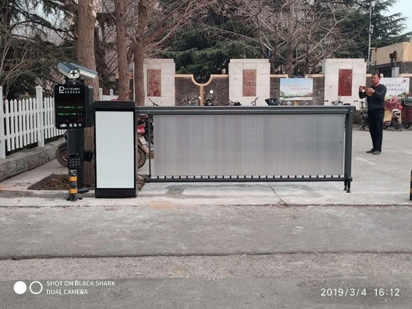 小區(qū)門口車輛識(shí)別重型道閘