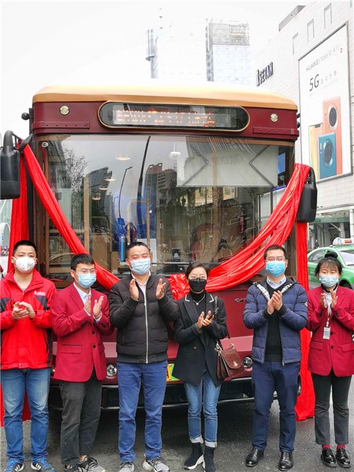 “铛铛车”熊猫专线正式开行　带你感受“最资格”的成都