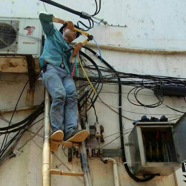 电力安装要保证工人安全