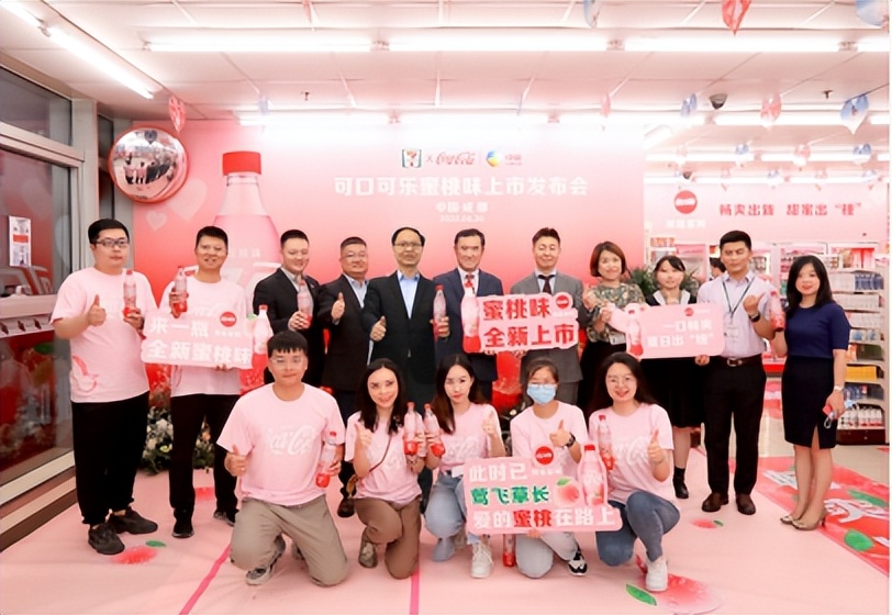 一口畅爽，甜蜜出“桃”！可口可乐新品在“川”全国首发