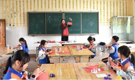 志愿服务擦亮青春底色，中粮可口可乐青年志愿服务队走进四川泸县希望小学