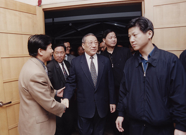 国务院总理参观集团