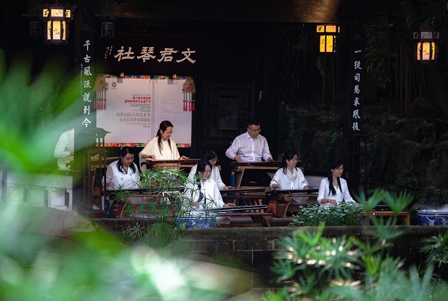 “绿绮流芳.琴韵飘香” 第八届成都国际古琴非遗艺术节邛崃分会场在文君井举办
