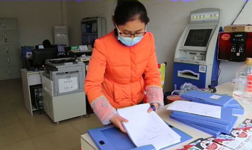 邛崃市马岩村党支部书记杨晓琴：疫情不退却，工作不松懈