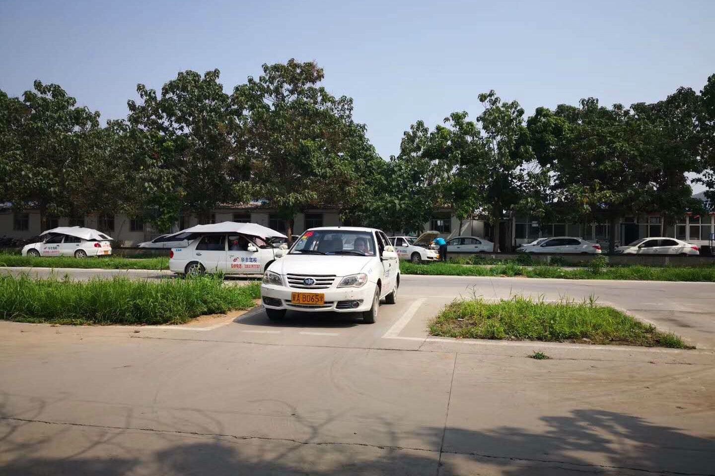 科目二倒車(chē)入庫技巧，學(xué)員要結合實(shí)際，從自身出發(fā)