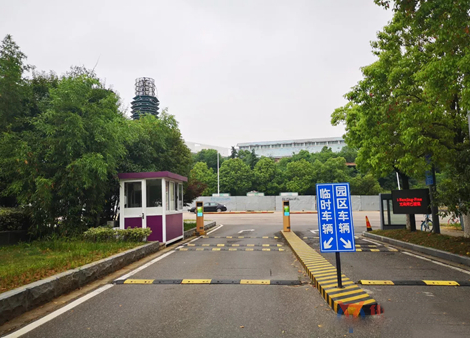 蓝卡科技推出LCD高速车牌识别道闸扫码付一体机 助力无人停车建设