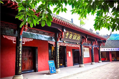 洛带古镇：天落之水状如带