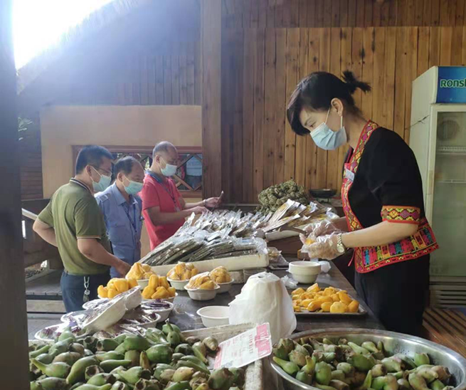 坚守岗位不松弦 海南省保亭县全力守护“五一”市场监管