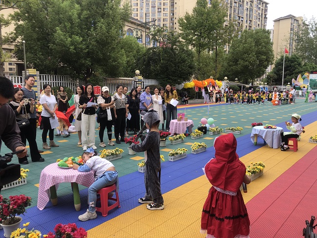 莲峰幼儿园举行庆中秋、国庆“悦读经典 遇见传奇”大型沉浸式游园活动