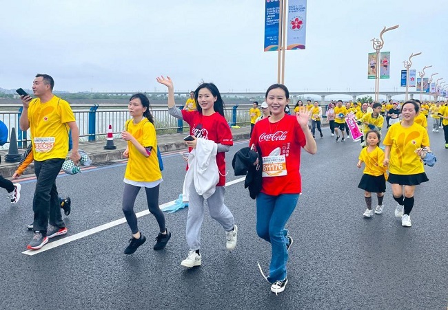 中粮可口可乐跑友在乐山完赛四月收官之跑，期待5月继续跑向未来
