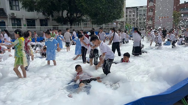 隆昌市界市镇中心学校隆重举行“六一”国际儿童节庆祝活动