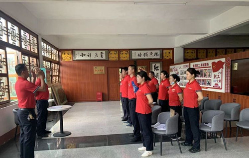 五指山红峡谷景区召开二季度党员大会会议