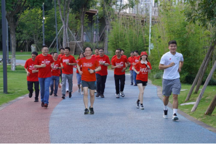 中粮可口可乐用脚步传递成都体育赛事荣光和感动