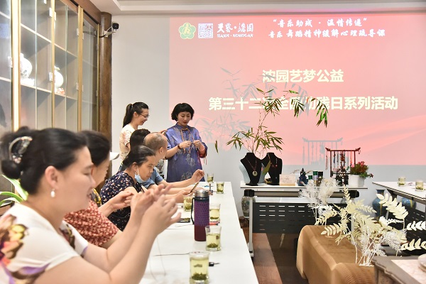 “匠心助残·温情传递”古珠编织精神缓解心理疏导课在浓园举行