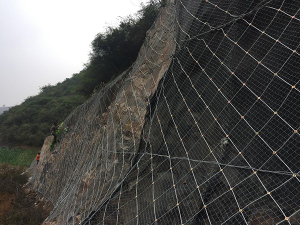 山体防护网