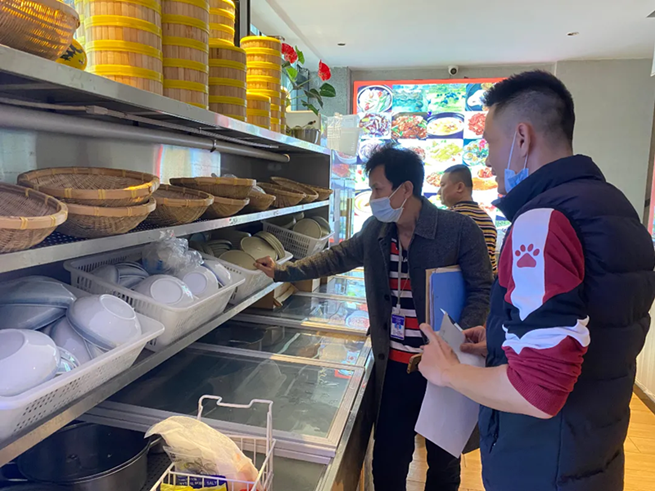 海口市市场监管局龙华分局滨海所开展年夜饭专项检查