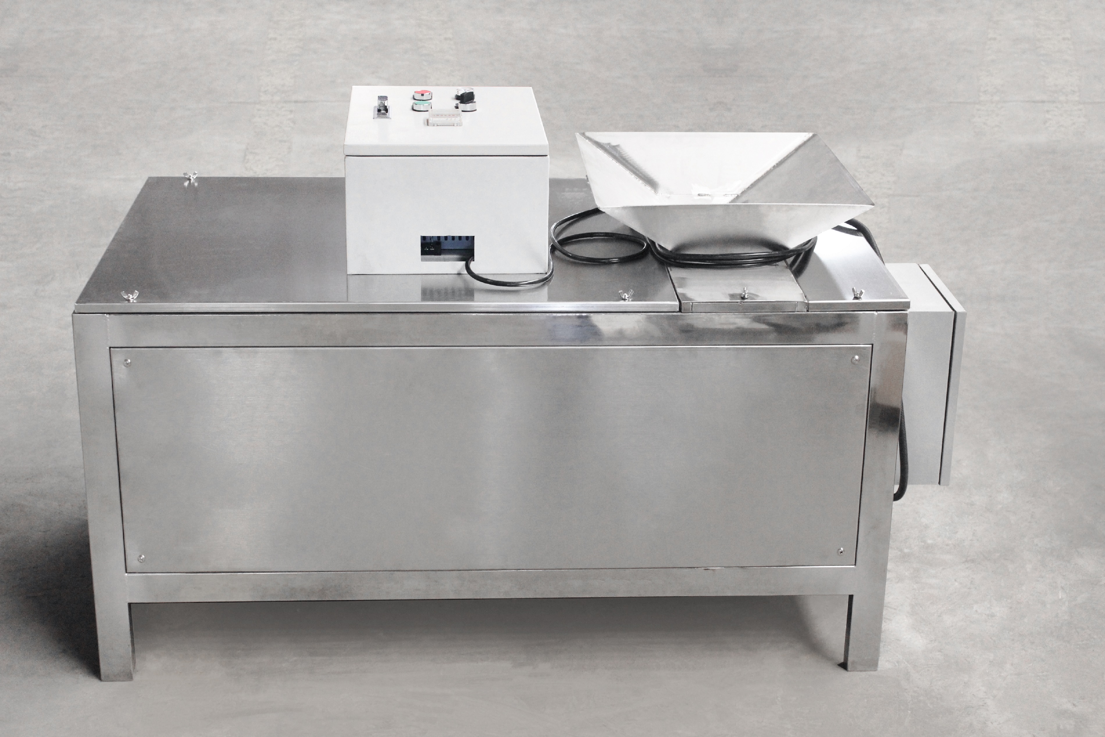 全自動粉料除鐵機：鐵雜質的“天敵”，生產線的“效率發動機”！