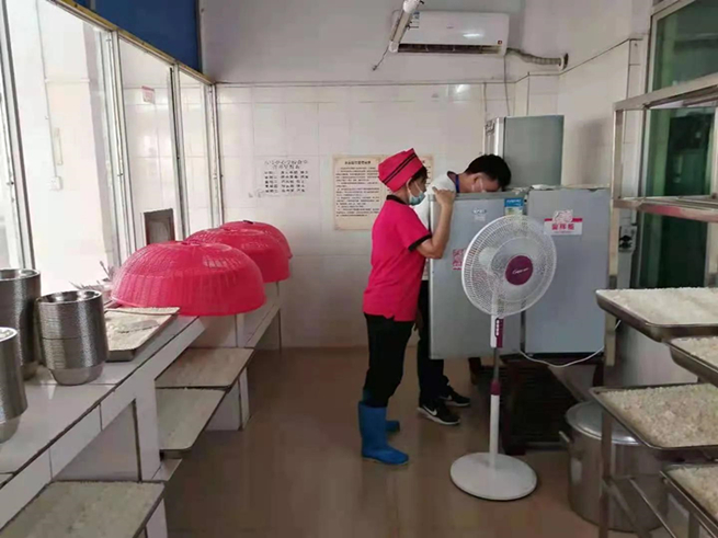 海南保亭县开展第二轮校园食品安全春季行动