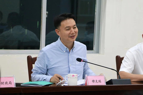 海南省保亭县委书记率队调研县市场监管工作
