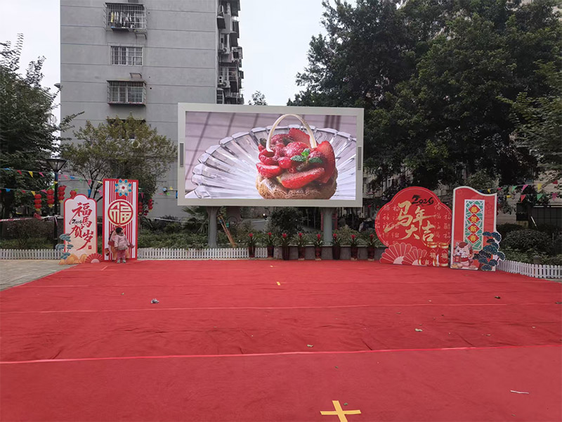 户外双立柱大屏（18.45平方）案例