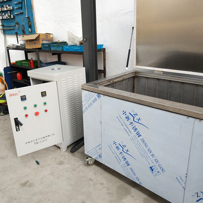 Ultrasonic cleaning machine