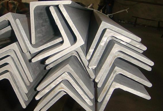 怎么避免西安不锈钢角钢在焊接时不变形？