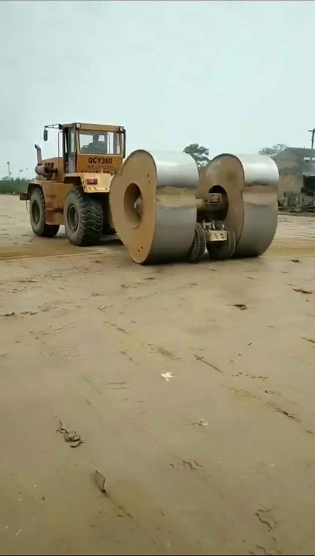 沖擊壓路機