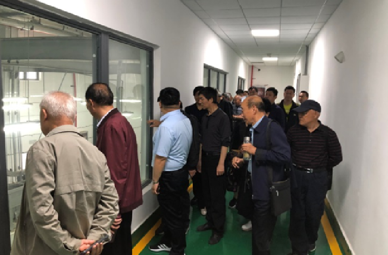 “商業(yè)銀發(fā)”助燃“青春之火”