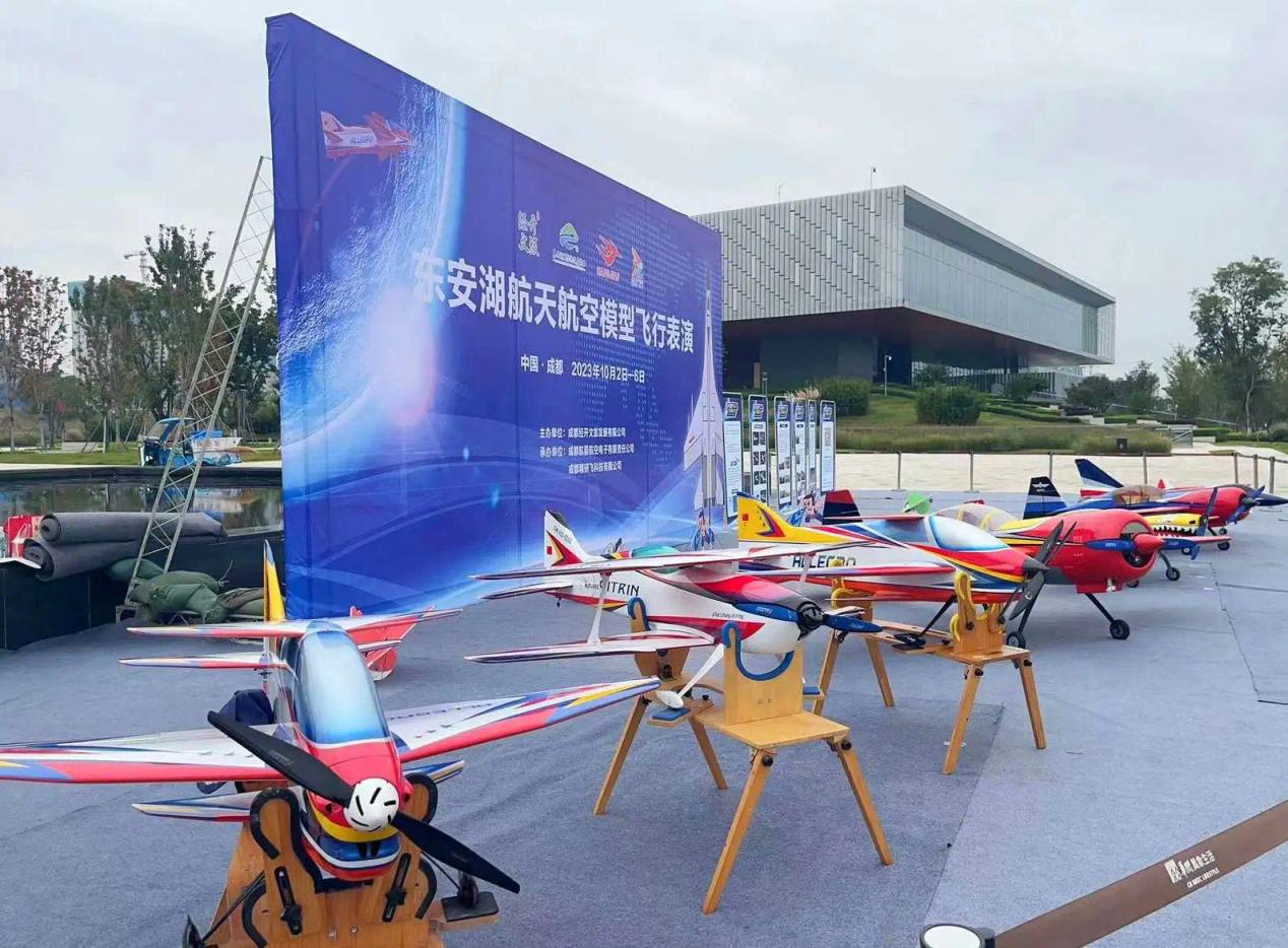 成都东安湖双节新场景、新玩法实力圈粉