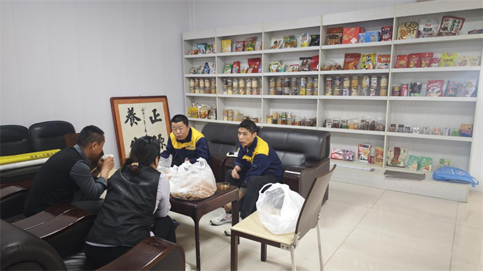 山西客户来得宝公司考察丸子油炸生产线