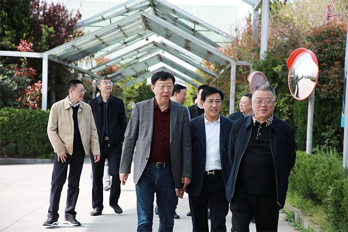 济川药业董事长曹龙祥到访U乐国际洽谈合作