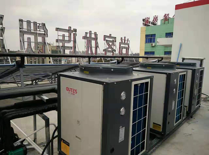 泰州南站尚客优空气能热水器+太阳能系统