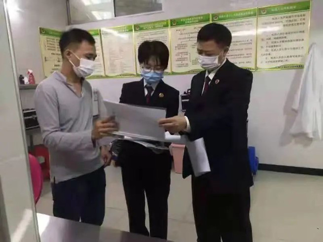 海口市市场监管局秀英分局开展食品安全联合检查