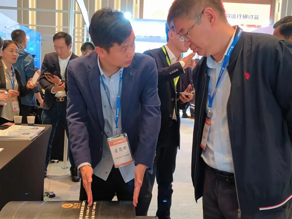 政商恳谈会交流汇报伟之杰的生产经营状况和企业战略发展概况