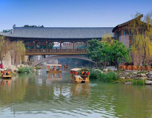 五凤溪古镇：依山傍水造就古镇美景，人杰地灵发扬四川美食！