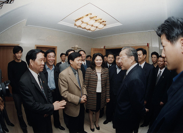 国务院总理参观集团