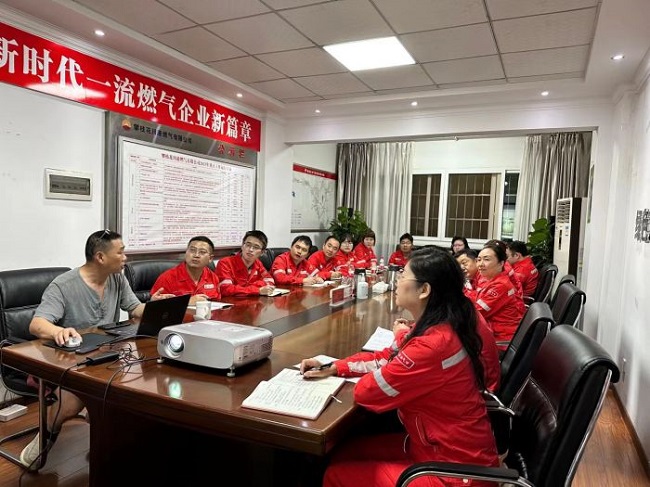 中石油西南油气田川港攀枝花公司夜校课堂为员工“加餐充电”