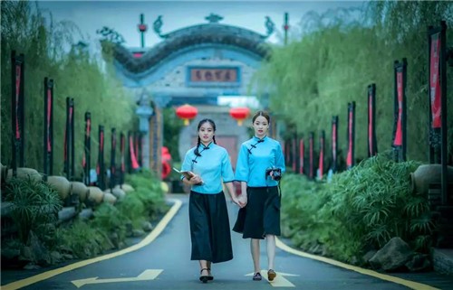 中国酒村“芳菲献天使·重归大自然”疗心开园了