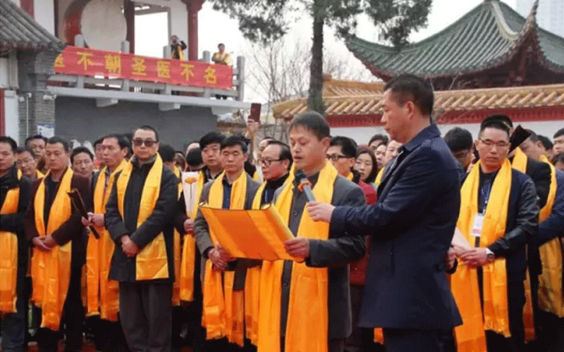 仲景中医文化传播有限公司在医圣祠树立医圣仲景功德颂碑