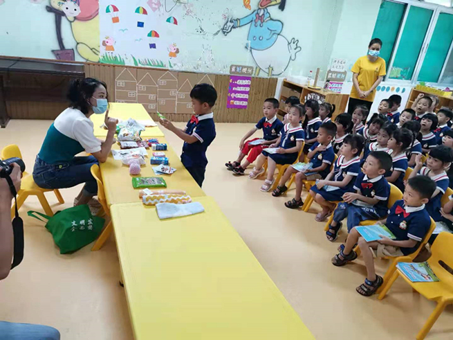 海南保亭县举办食品安全进校园宣传活动 共护师生盘中餐